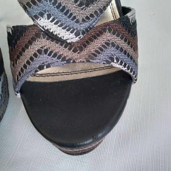 Anne Michelle Brown & Blue Chevron Socialite Stiletto Heel Pumps Women's US 8.5 - Picture 11 of 15